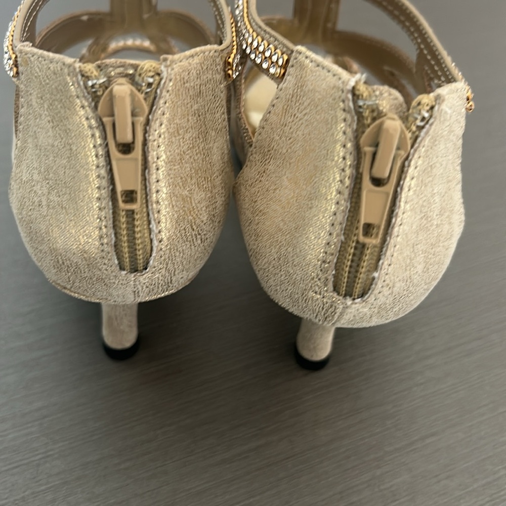 Sandals gold heels Easy street. formal wear. stone embellishment. size 7. NWOT - Picture 8 of 14